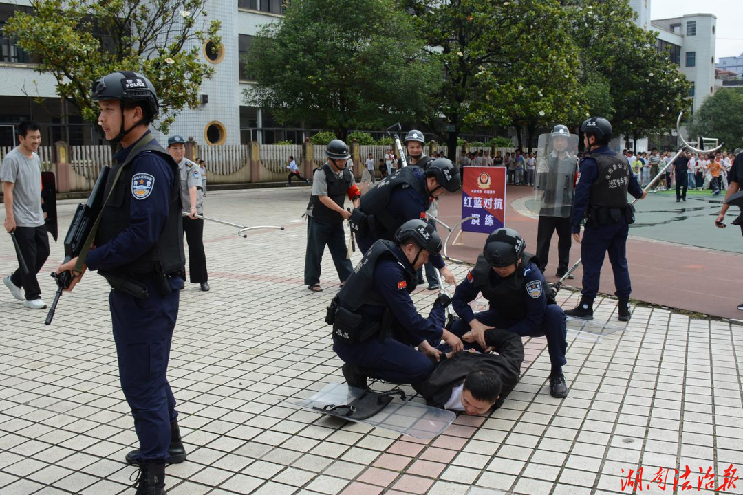 花垣公安：空地砺精兵 全力护校园！