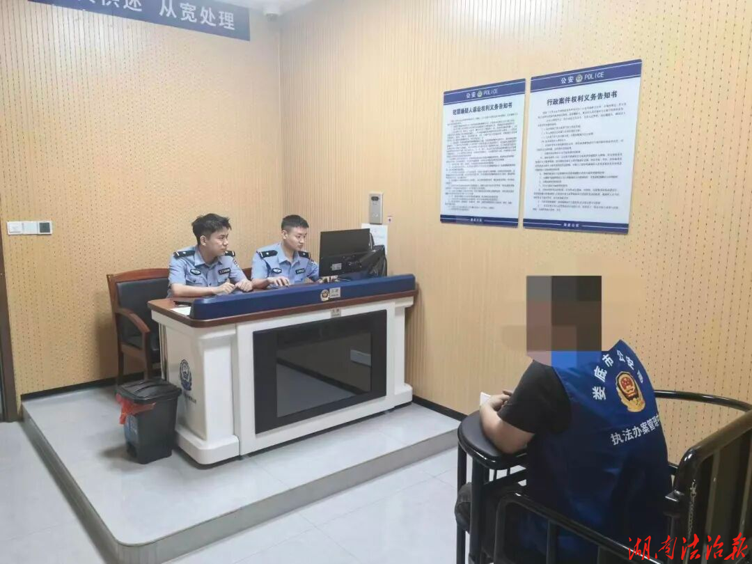 想“赚”块手表，结果“赚”到一副手铐