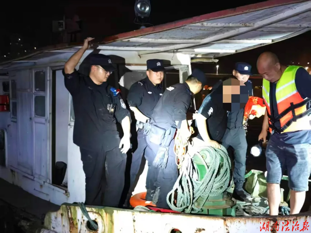 深夜紧急救援！怀化市洪江公安局联合 多部门成功救起落水群众