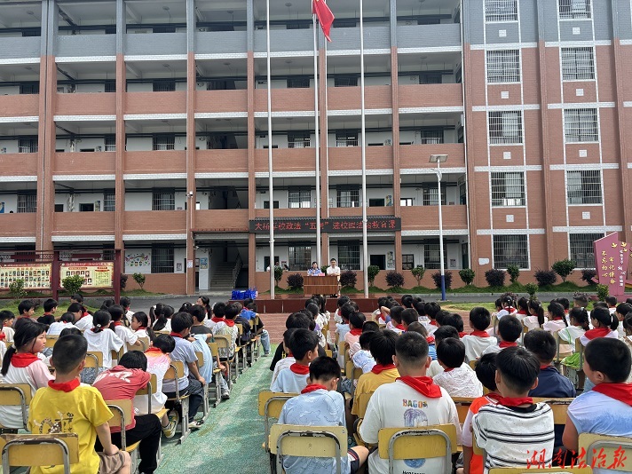 利剑护蕾 向阳花开：蓝山县司法局开展利剑护蕾法治讲座