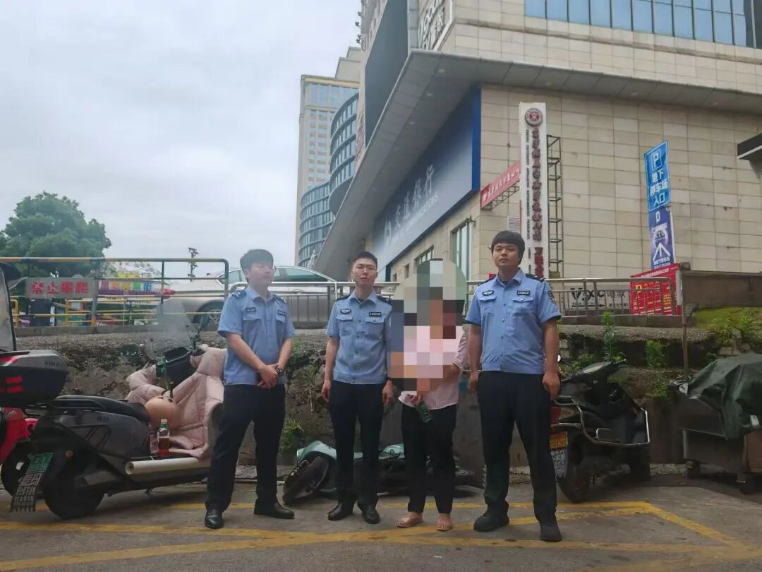 女子顺手“牵”车，民警顺线抓人