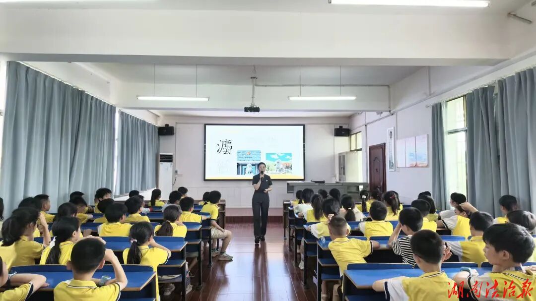 “典”亮童心 安全同行！法治与消防知识宣讲走进联盟山学校课堂
