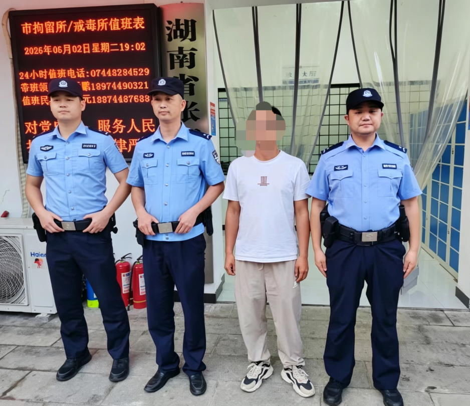冒牌导游现原形 军地坪派出所“亮剑”护航景区旅游秩序
