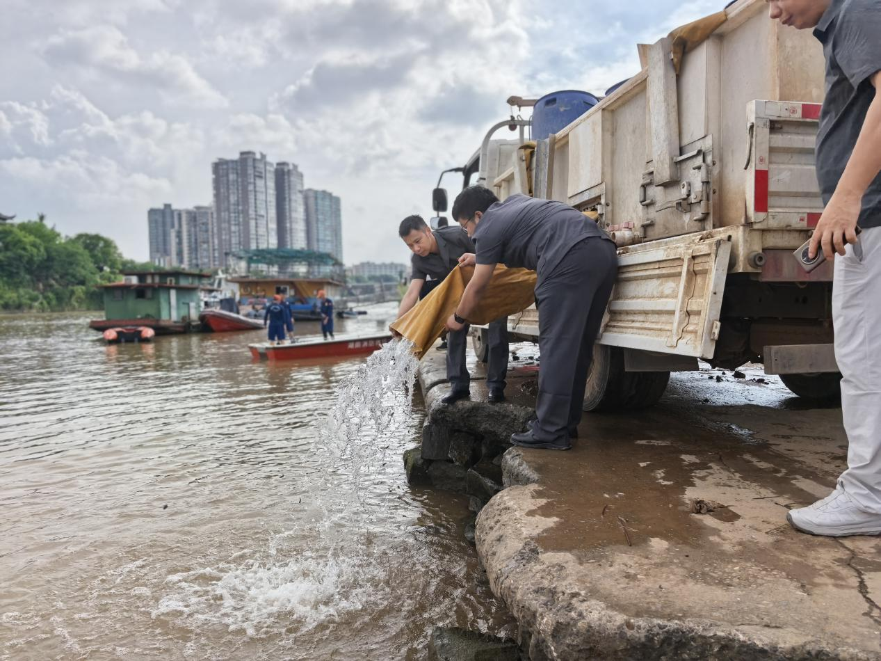 衡阳蒸湘：增殖放流万尾鱼苗护碧江