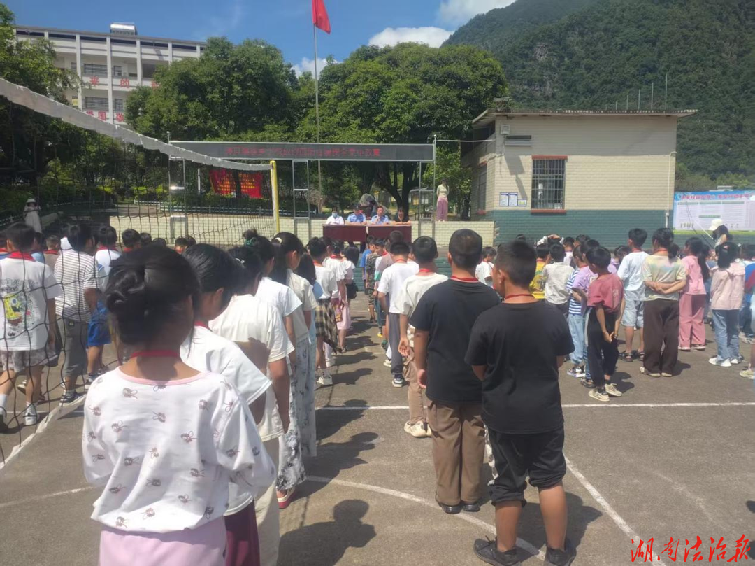 法治护航平安校园 普法守护青春成长——送法进校园开展多主题安全普法宣传活动