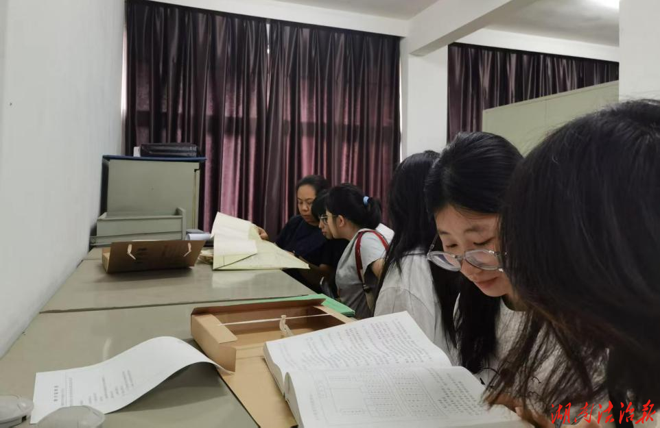 深化产教融合 赋能专业成长 ——吉首大学商学院师生赴吉首市城建档案馆开展实践学习活动