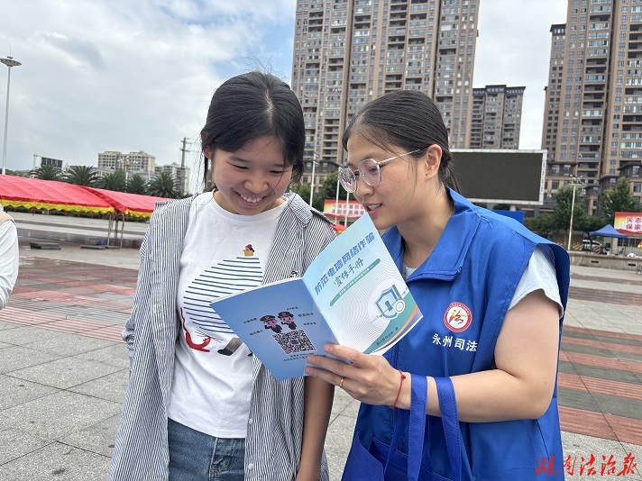 普法宣传正当时 法治阳光照万家：蓝山县司法局开展五大主题法治宣传活动