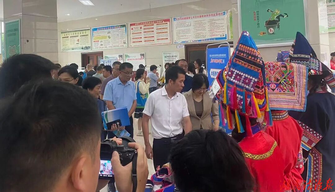 一针一线织就非遗：江华职中“锦绣瑶裳”亮相永州社科周