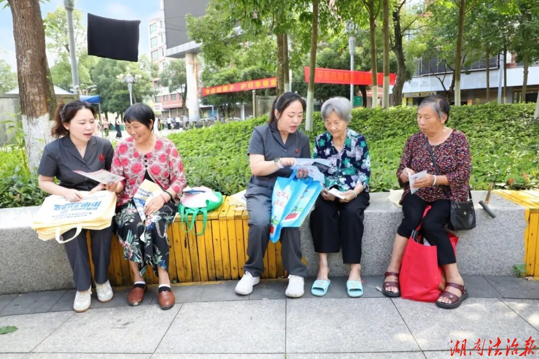常宁法院开展防范非法集资集中宣传日活动