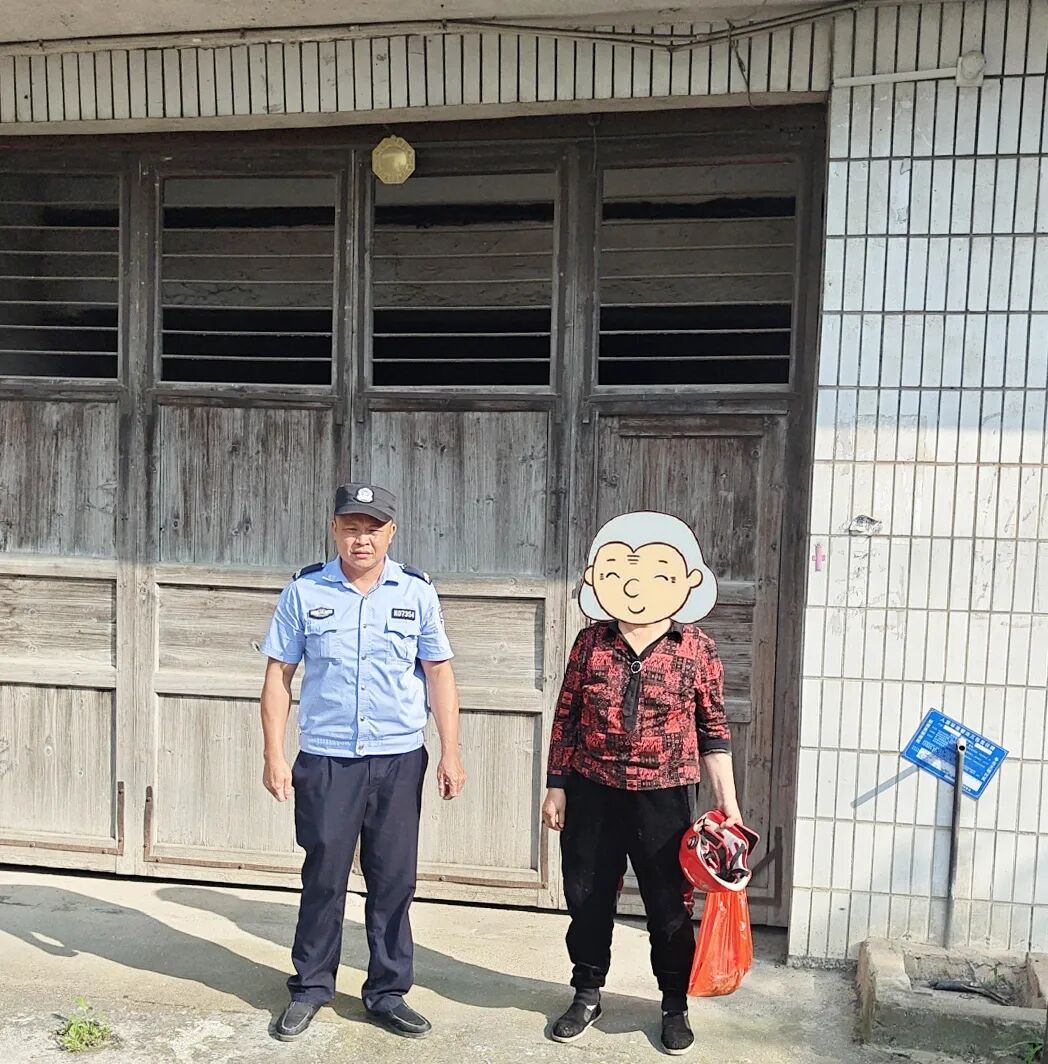 老人忘了回家路、男子醉酒在他乡，那身“藏青蓝”从未缺席