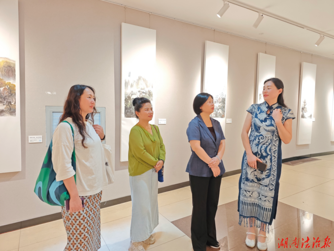 一封写给故土的情书 ——邵东女画家申春兰山水画作品展圆满收官