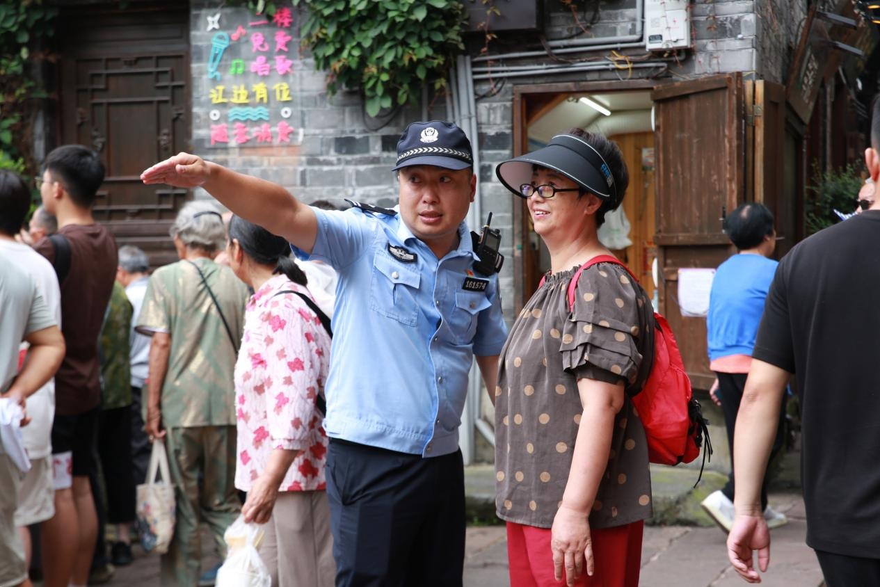 凤凰公安全力护航端午系列活动 筑牢安全防线守护群众平安