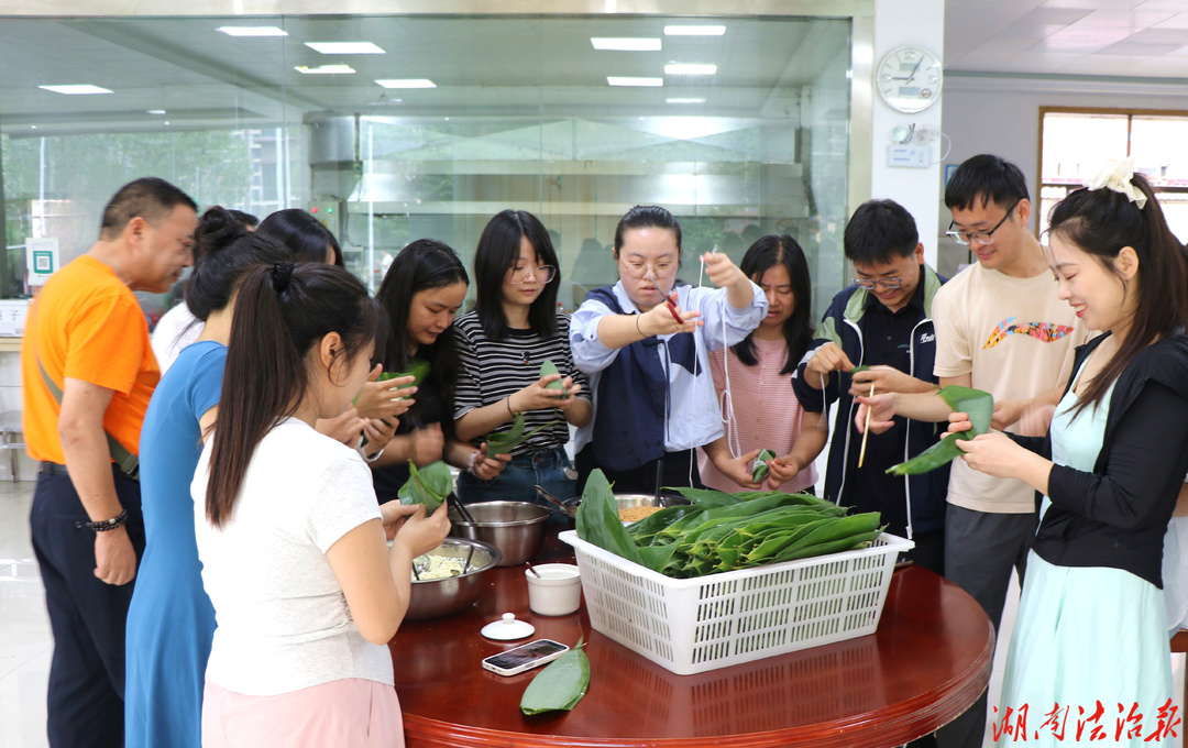 浓情端午 巧手传俗——花垣法院开展端午主题文化活动