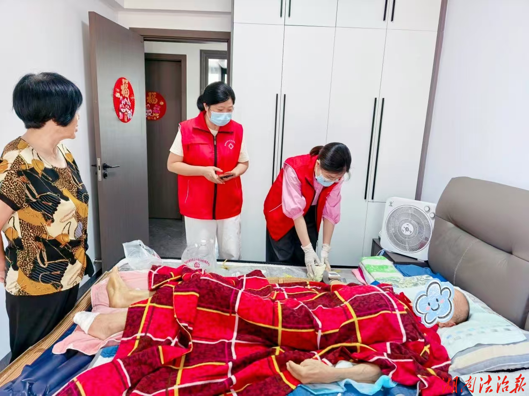 道县濂溪街道社区卫生服务中心：上门为特殊群体进行健康体检服务
