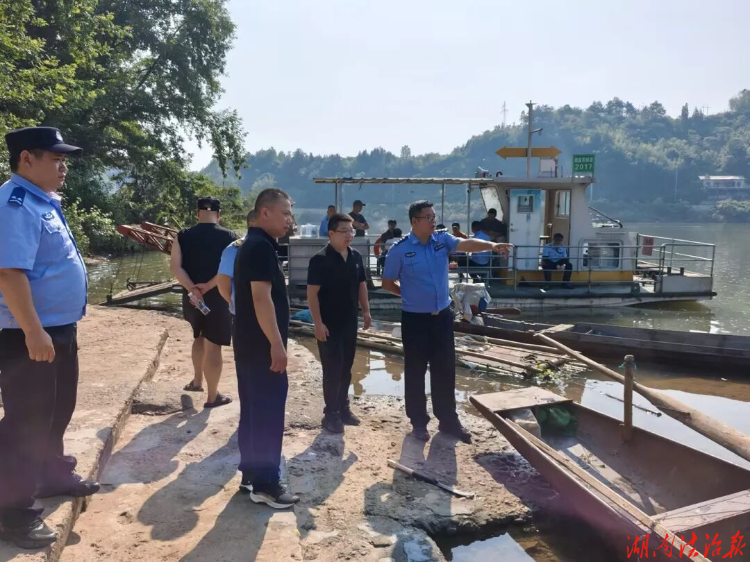 麻阳联合执法重拳整治非法捕捞：收缴地笼21副、三无船12艘、违规竹排17只并集中销毁