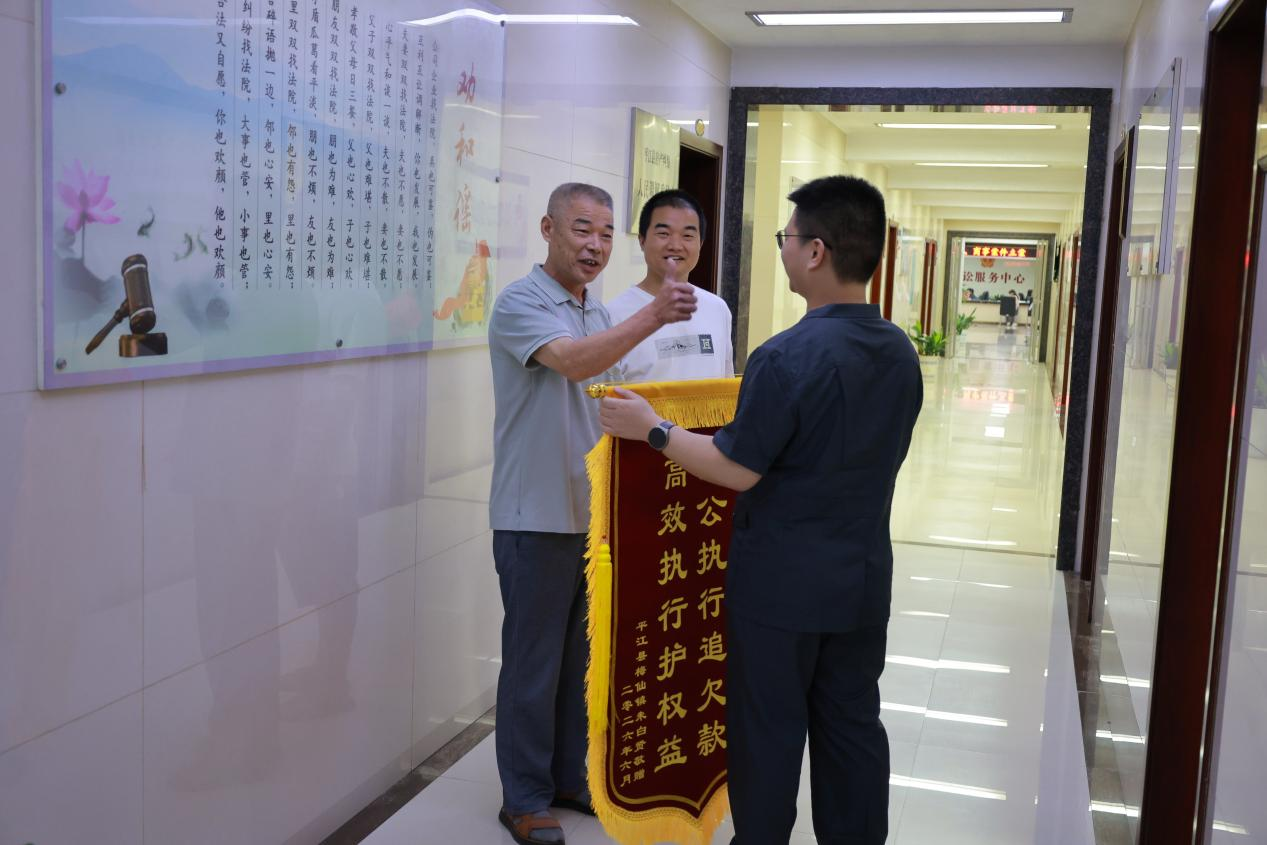 执行故事丨这一天，法院接待室迎来两位特殊的客人...