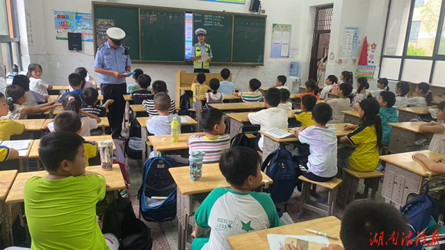 道县：开展“快乐过暑假，交通安全不放假”宣传活动