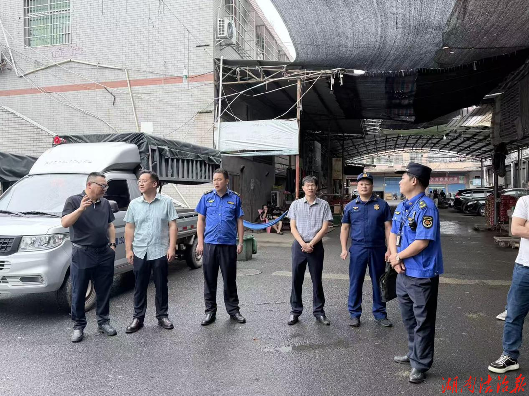 资阳区消防救援局联合多部门依法拆除占用防火间距违章建筑
