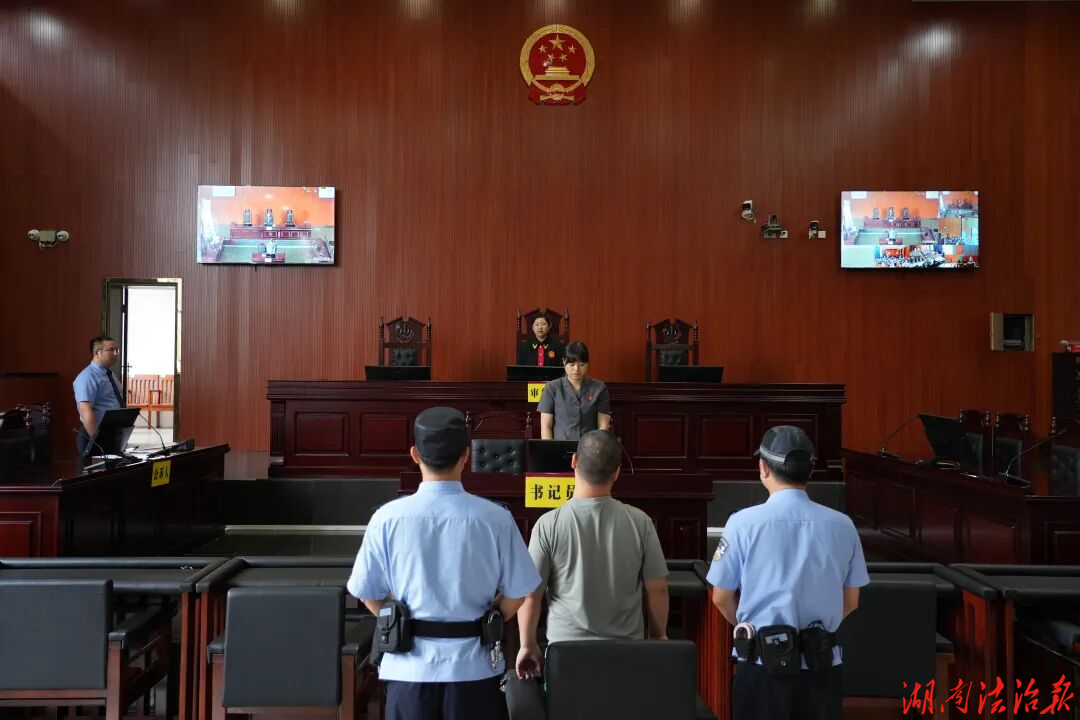 青春不“毒”行——麻阳法院邀请职中师生旁听毒品案件庭审