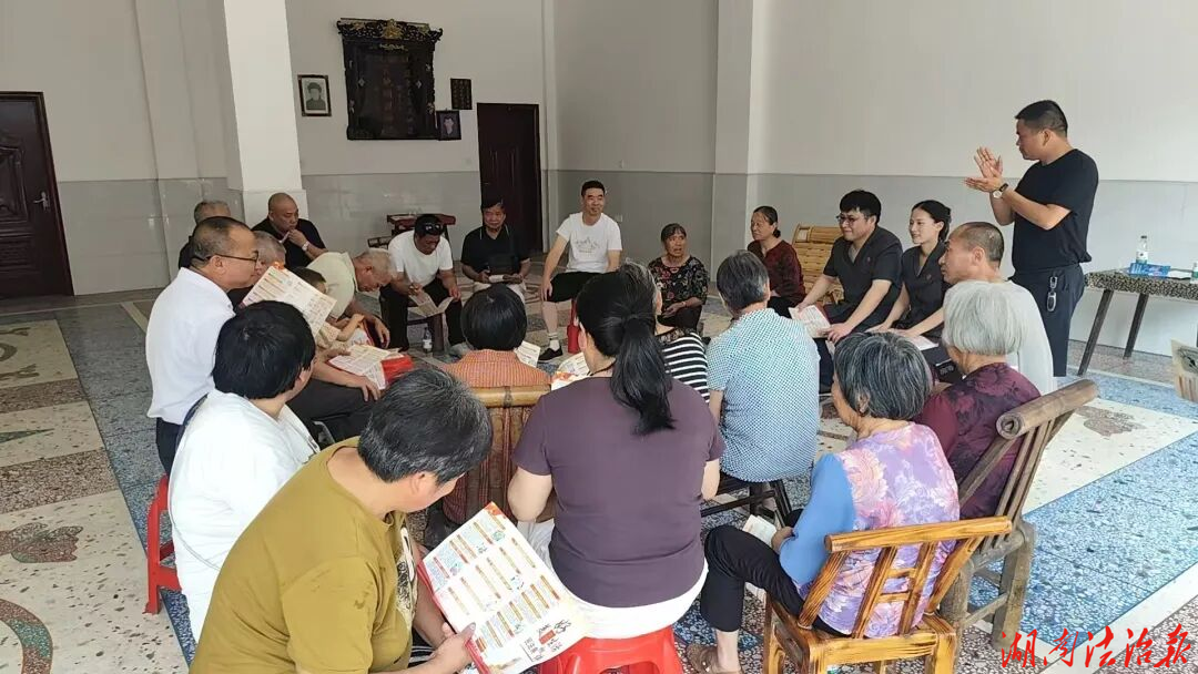 厅堂普法“零距离”， 围坐解忧“暖民心”——“法治屋场会”让司法服务走进寻常百姓家