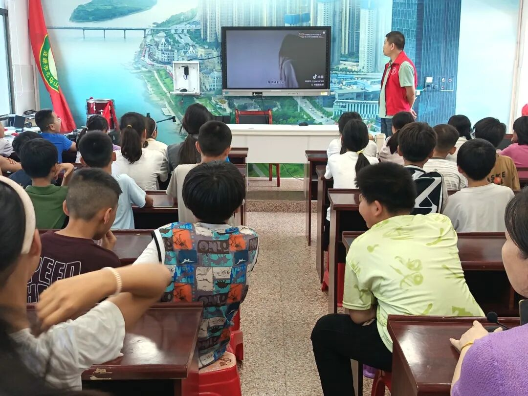 涟源市石马山街道：禁毒宣传进校园守护青春助成长