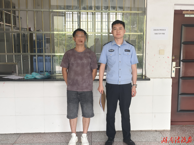 张贴涉黄小卡片扰乱治安 邵东警方快速出击抓获违法行为人