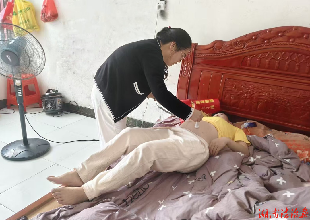 道县：四胎孕妈拒产检 妇保专干温情护平安