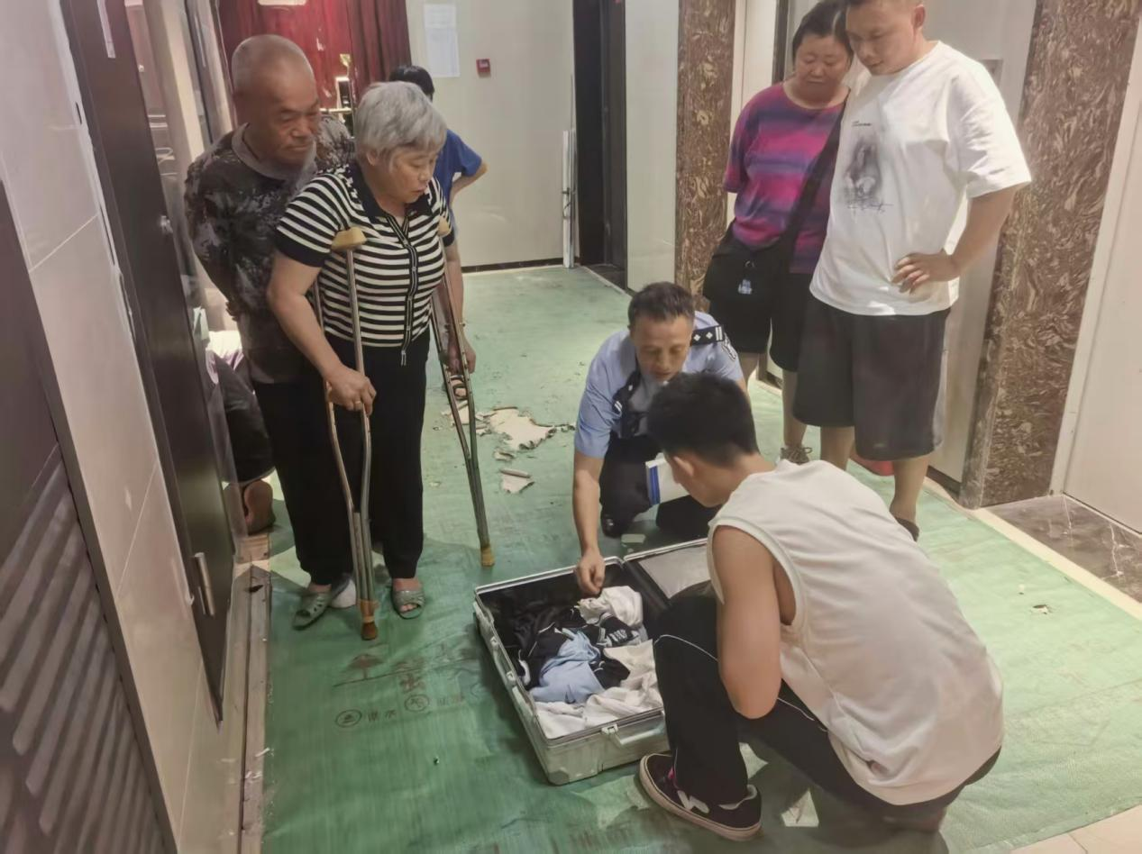 【强治理 护民安 促发展】学生行李箱不慎遗失 民警循迹快速找回