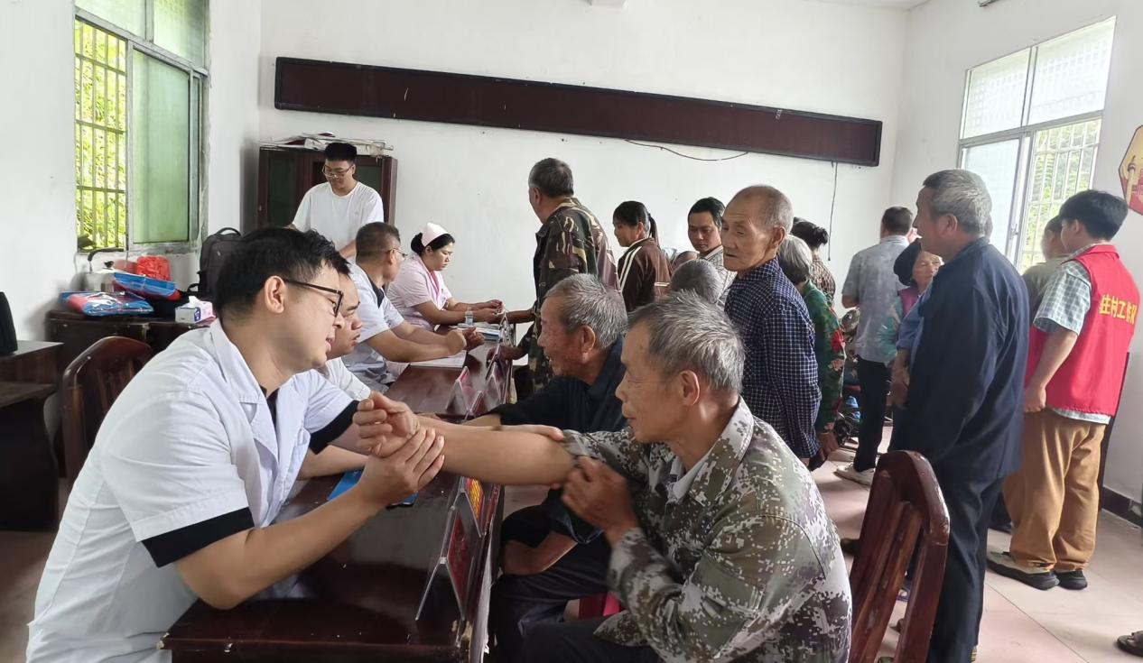 道县洪塘营瑶族乡卫生院联合道县中医医院开展惠民义诊活动