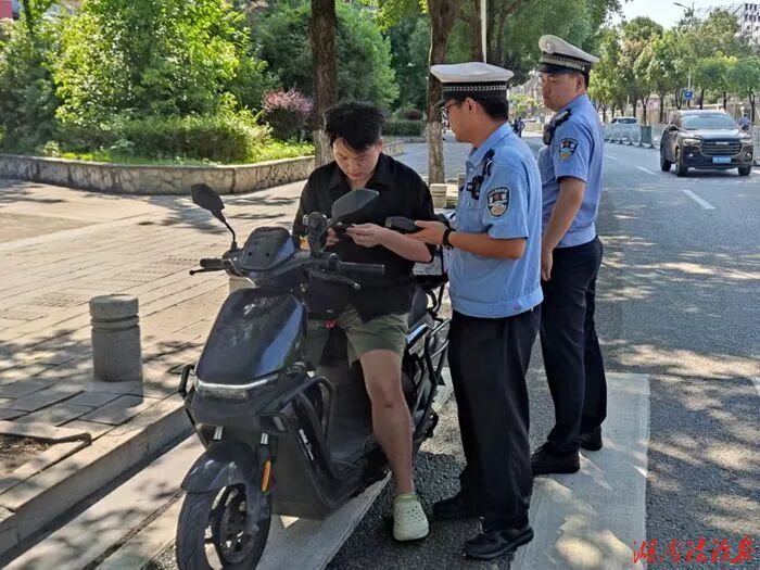 张家界交管一大队全力保障南门口商圈交通环境畅安