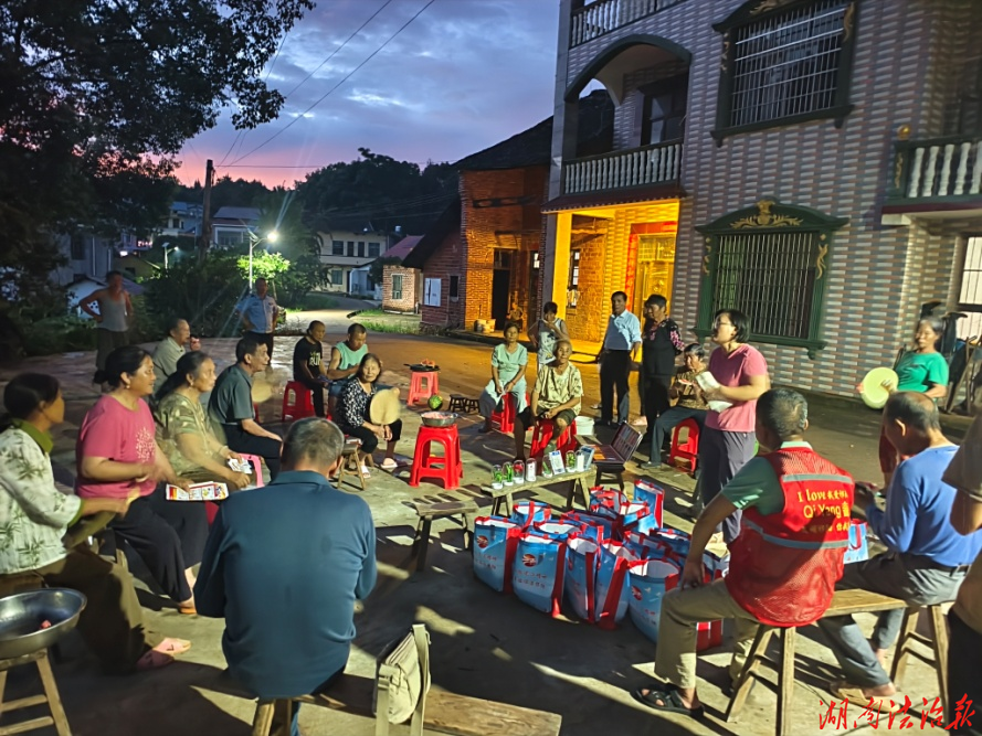 夜话屋场聚民心 普法筑安护平安 ——祁阳市司法局联合多部门开展夜间屋场普法宣传会