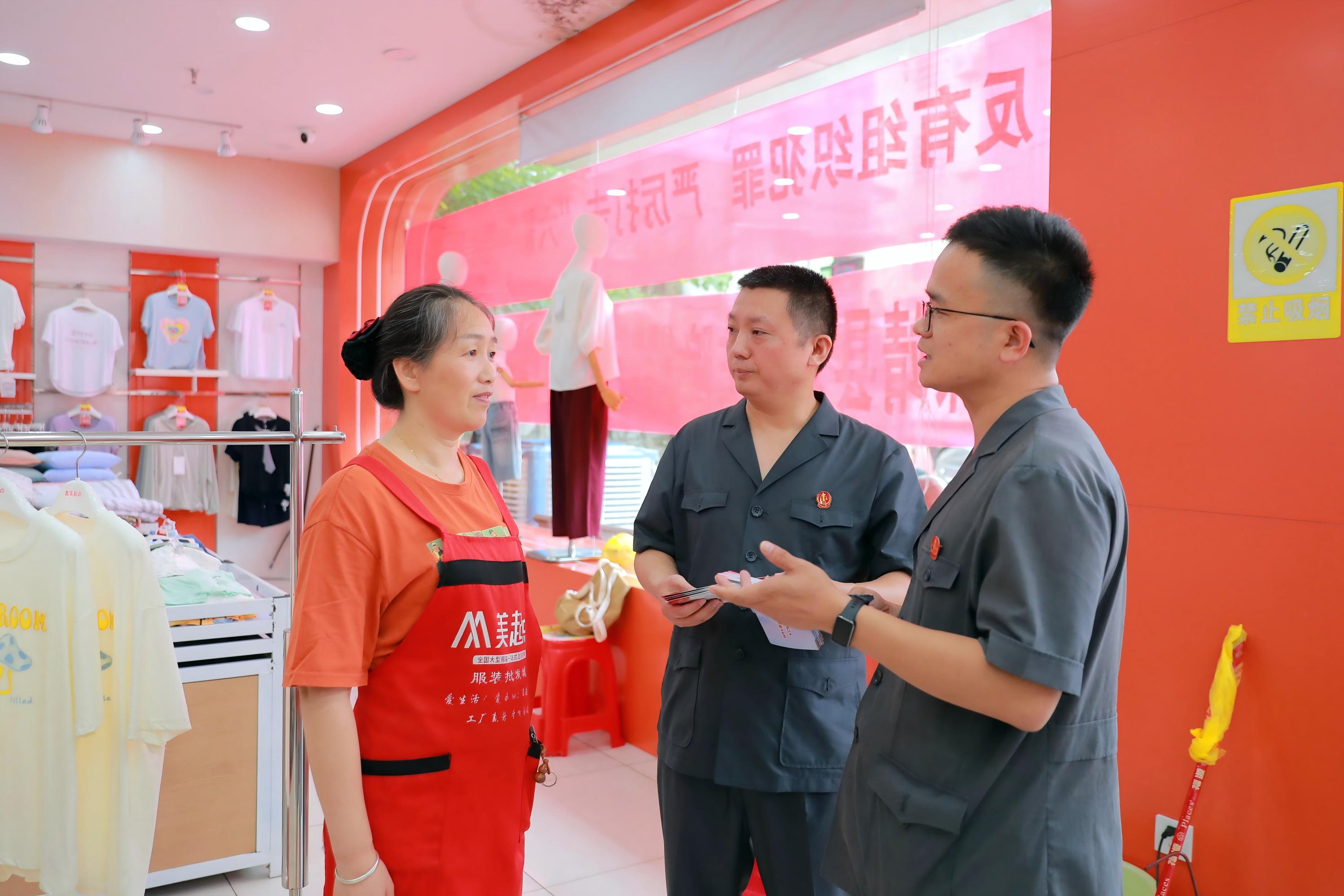 普法宣传进乡镇，法治阳光暖民心——保靖法院走进毛沟镇开展普法宣传活动