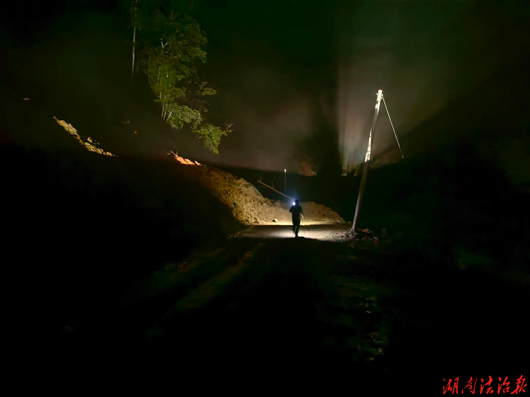 暴雨引发山体滑坡！“警”急救援化险为夷