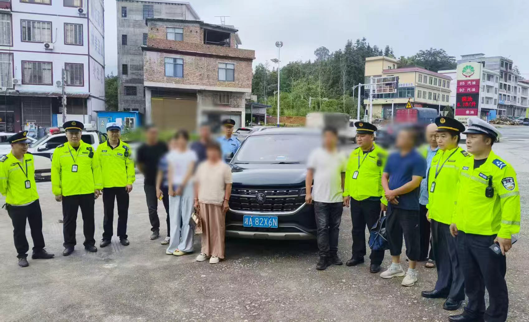 【夏季攻势】非法营运跑“黑车” 蓝山公安精准出击