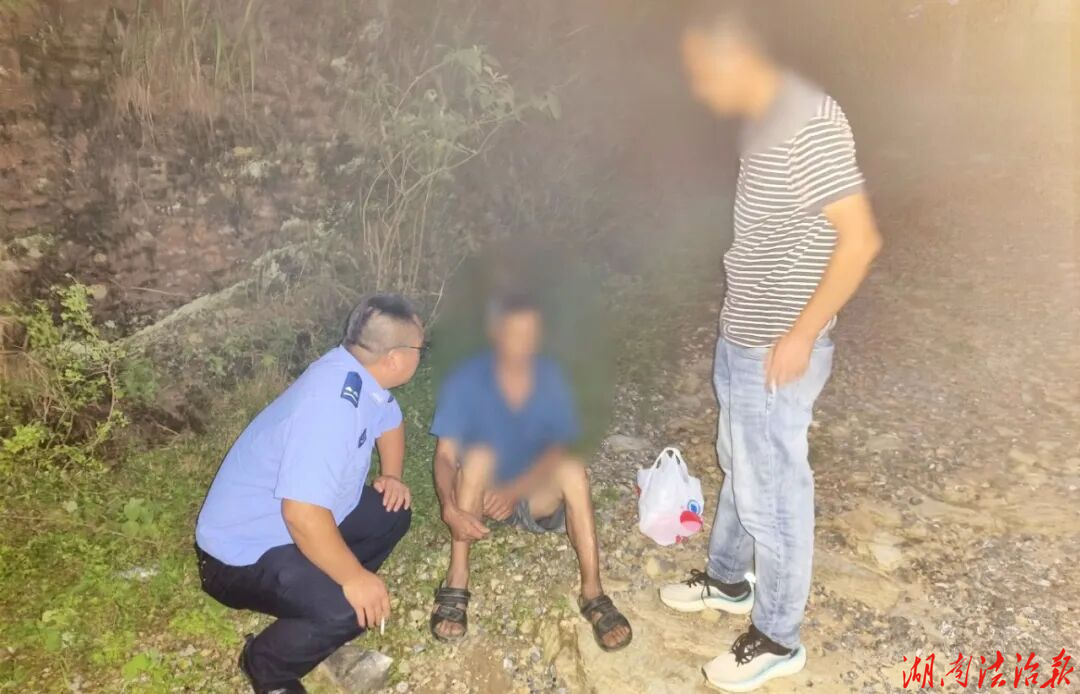 闻险即动！隆回司门前派出所联合村干部劝回轻生老人