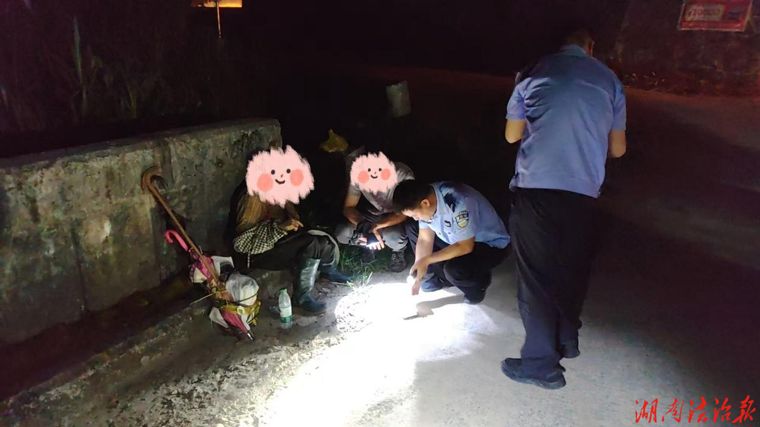 深夜桥头的暖光，民警钓友合力救下摔倒老人