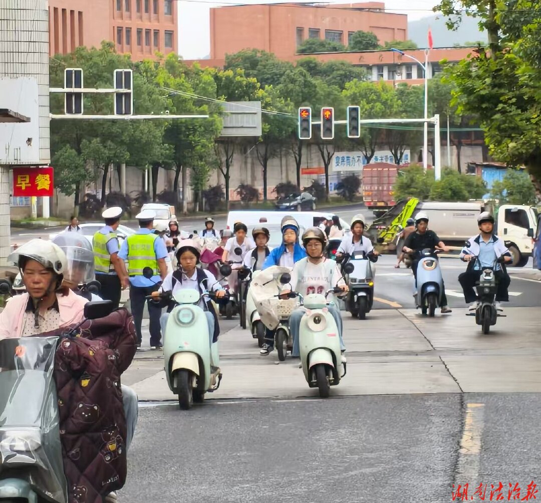 定点宣讲+流动巡查 东安交警织密立体化交通安全宣传防护网