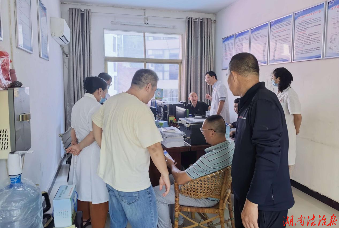 道县西洲街道社区卫生服务中心开展家庭医生签约服务进机关活动