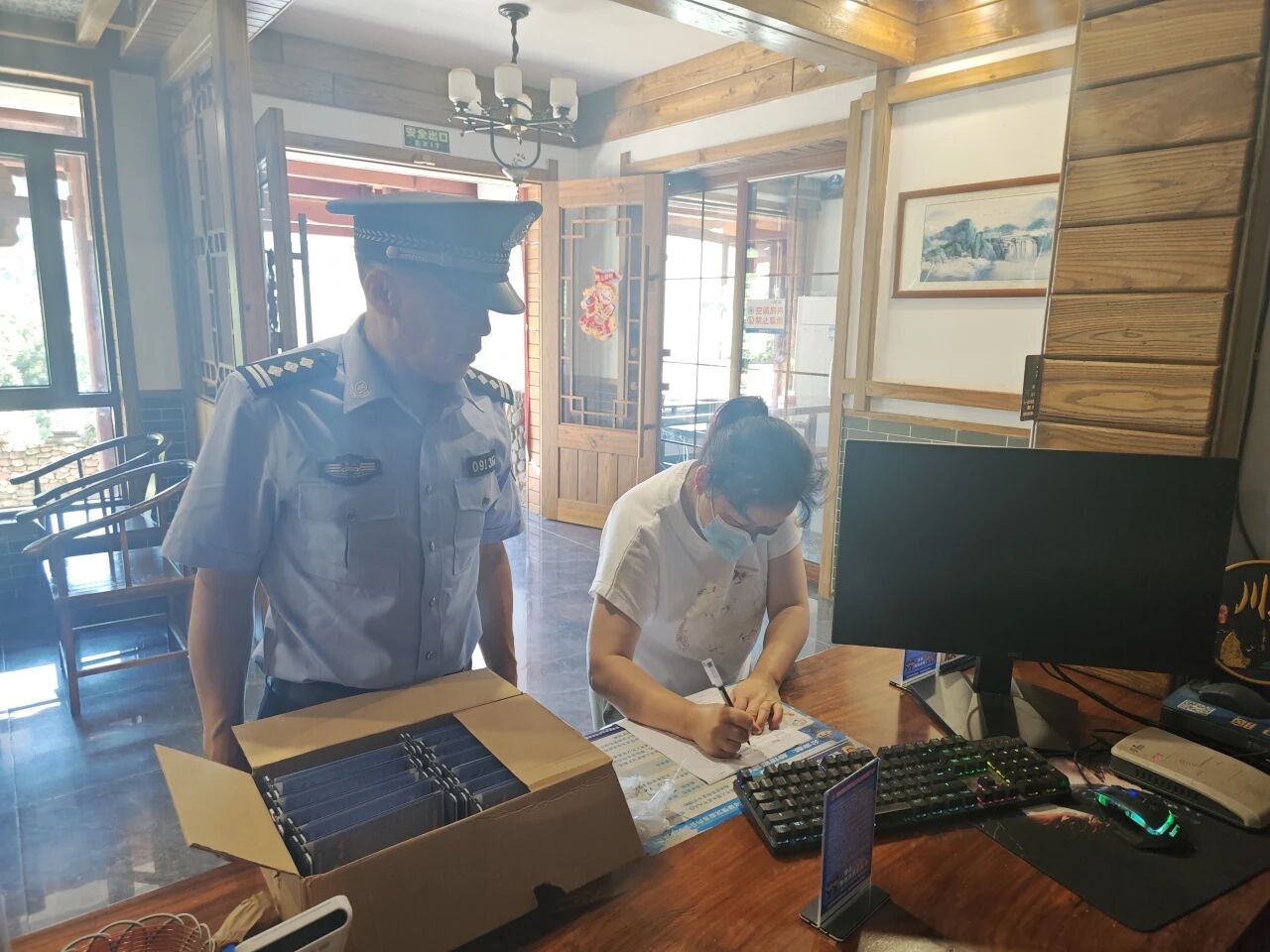 反诈宣传全覆盖 筑牢景区平安网——锣鼓塔派出所开展全域反诈宣传