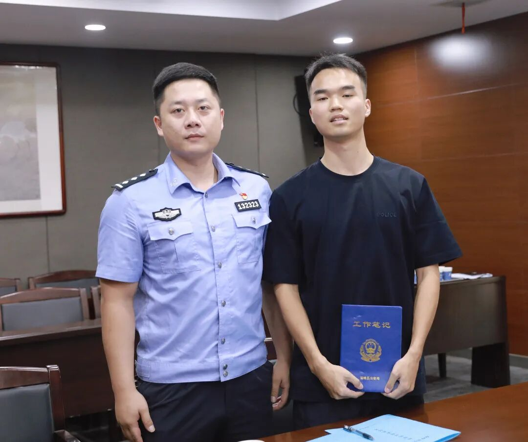 赵炼炳：从警首月，收获一面锦旗！