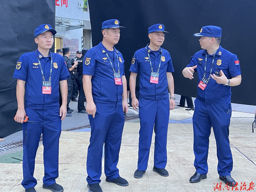 蓝焰护航音乐盛会 邵阳消防圆满完成  “逆光声临潮极演唱会”消防安保任务