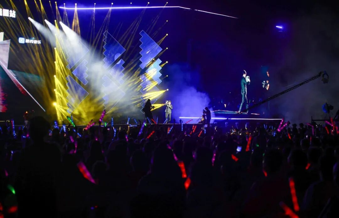 夏夜星光不负平安 隆回公安圆满护航初心2026时光演唱会