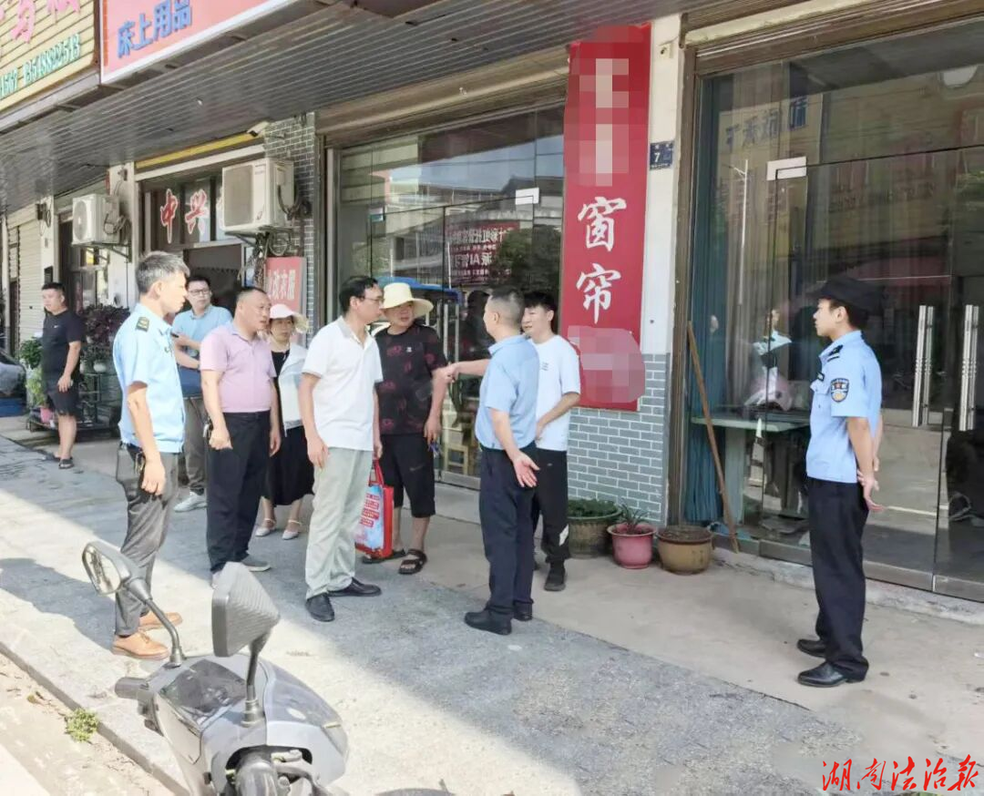 除隐患 保民安：双峰公安荷叶派出所联合多部门开展“九小场所”安全检查