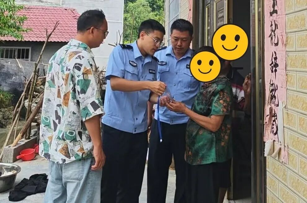 【强治理 护民安】三天全力寻找！次日民警送上爱心联络牌