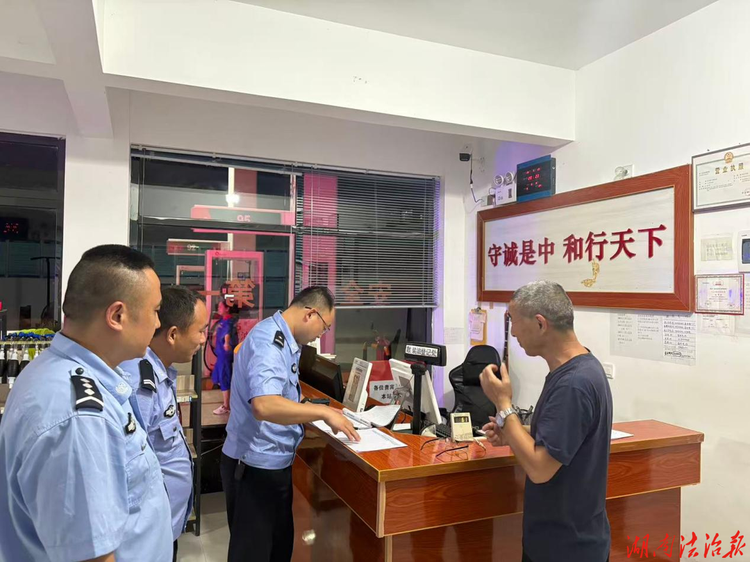 【强治理 护民安】龙山县公安局苗儿滩派出所开展夜间消防检查 筑牢辖区安全 “防火墙”