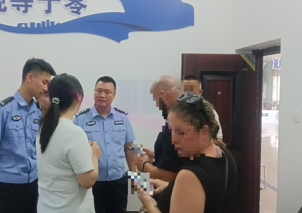 老外出行遇阻？慈利公安“跨语种”解忧！