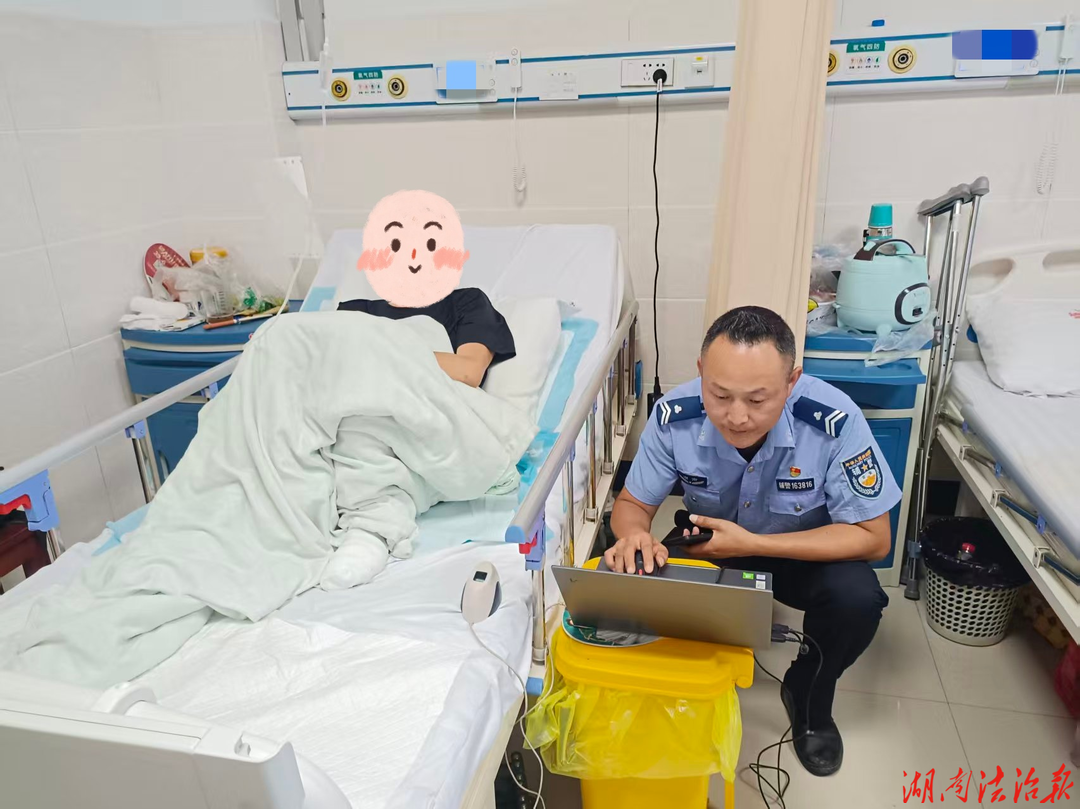 【强治理 护民安】凤凰公安上门办证暖民心，服务群众零距离