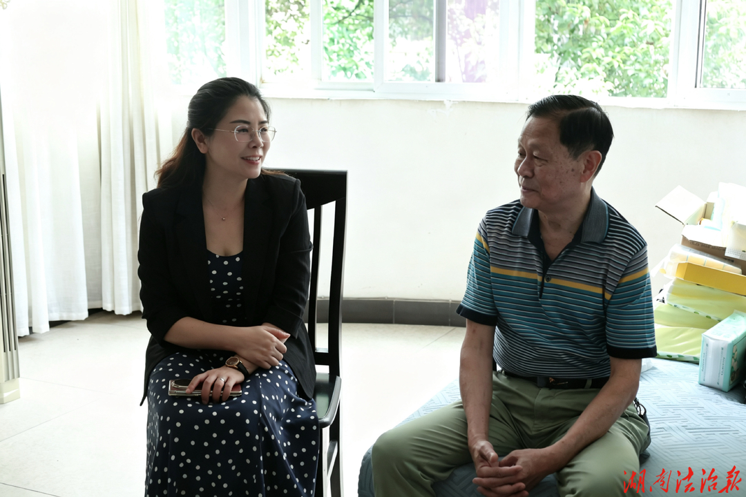 盛夏送关怀 温情暖桑榆：中方县法院院长候选人龙海华走访慰问退休老干部