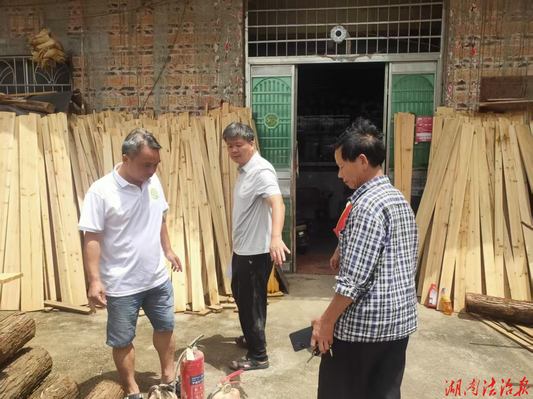 依法监督 规范作业 确保安全  江华对木材加工厂进行安全生产检查