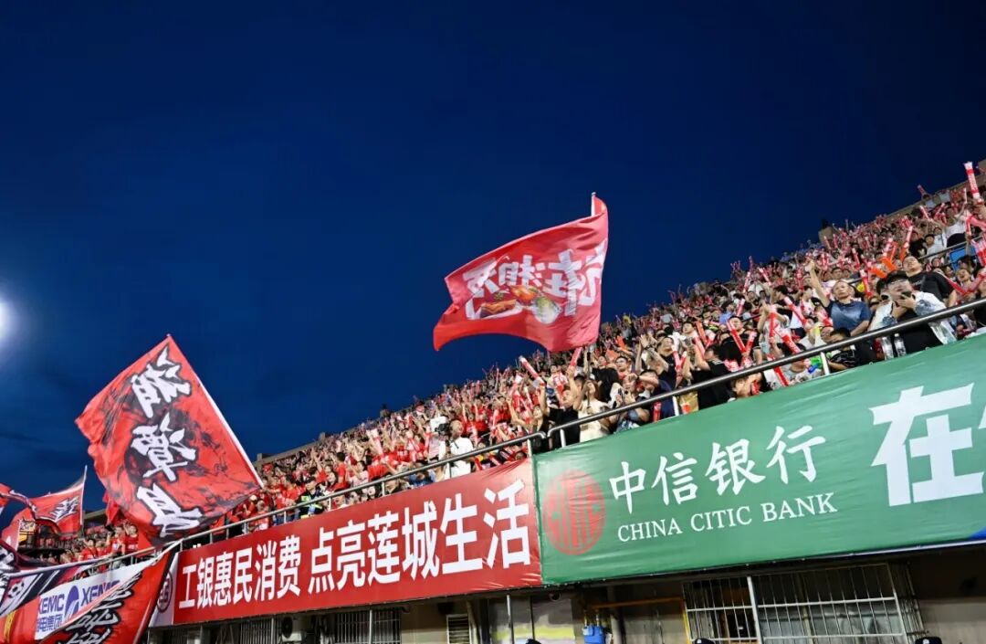 今晚，“湘超”湘潭VS怀化，格外“警”彩！